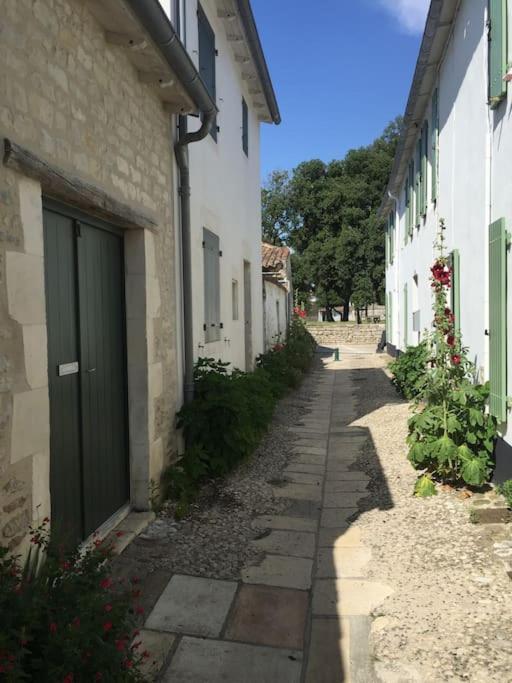 Le Phare Du Bout Du Monde - Logement Proche Du Port La Flotte Exterior foto